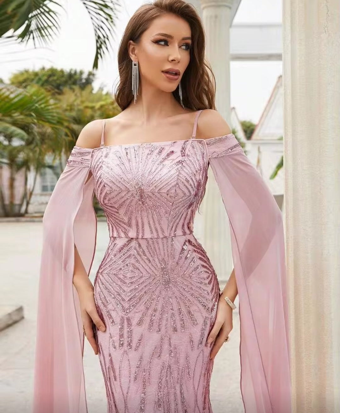 Vestido baby pink lentejuelas off-the-shoulder manga capa