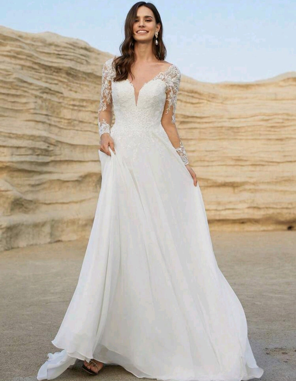 Vestido de Novia Aitana: Elegancia Bohemia en Encaje Ilusión