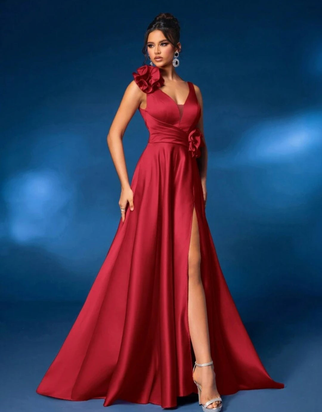 Vestido vino con abertura lateral escote en V