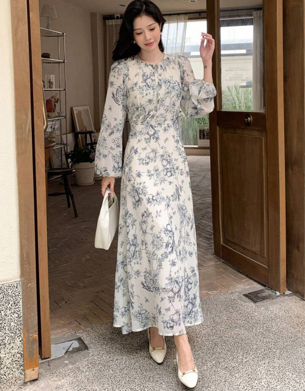 Vestido manga larga con estampado floral grisáceo