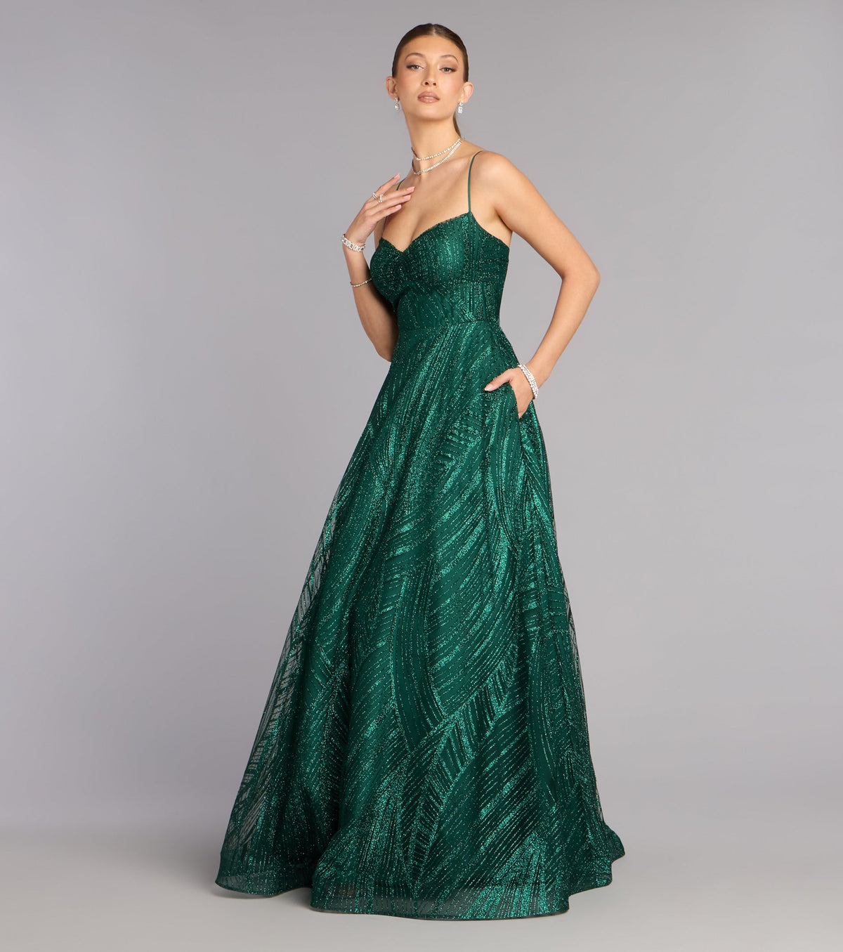 Vestido Cathy verde esmeralda brillante escote corazón