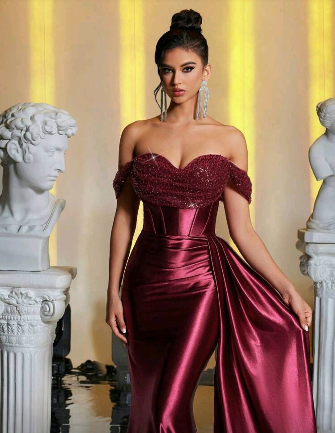 Vestido vino satinado manga caída