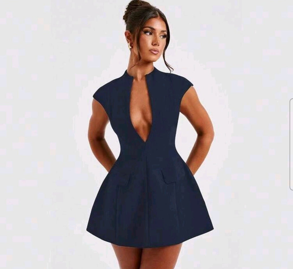 Vestido azul marino corto mini con escote pronunciado
