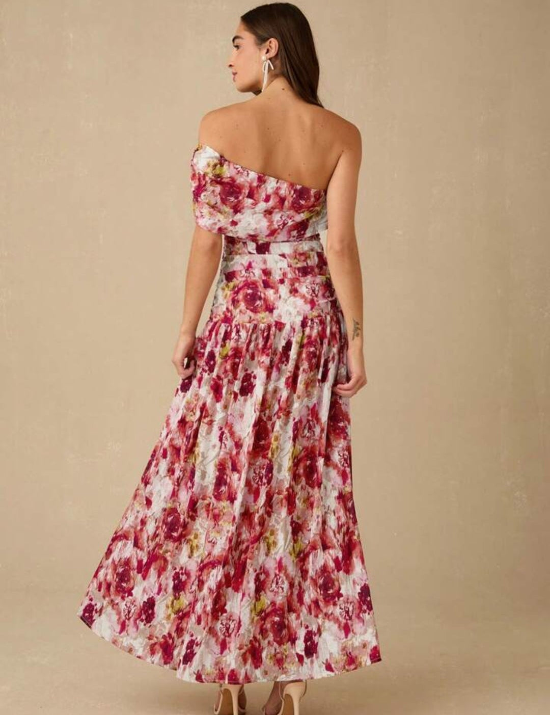 Vestido con estampado floral una manga