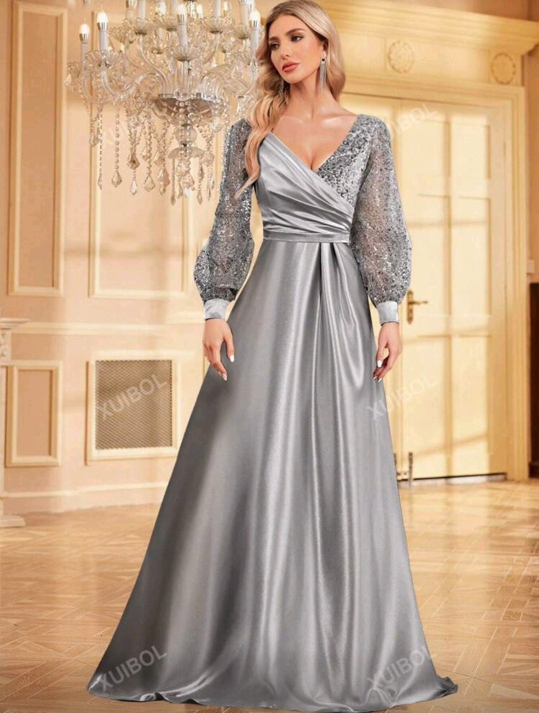 Vestido plateado satinado manga larga de lentejuelas