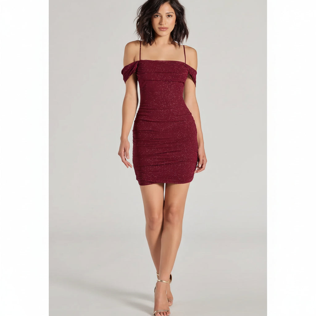 Vestido vino mini con brillo off-the-shoulder