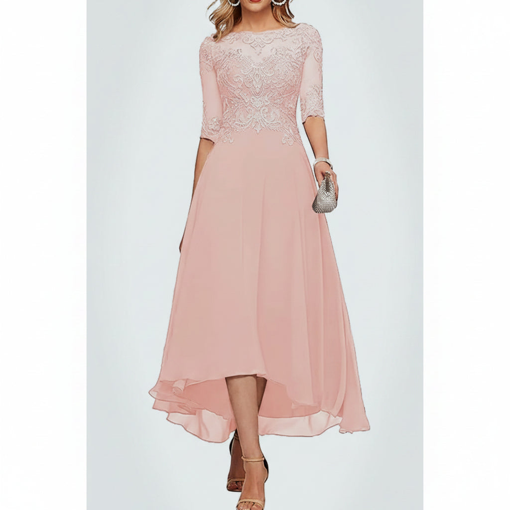 Vestido coral claro con aplicación encaje